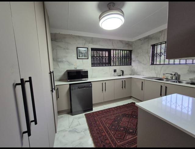 7 BEDROOM HOUSE FOR SALE IN LASIANDRA